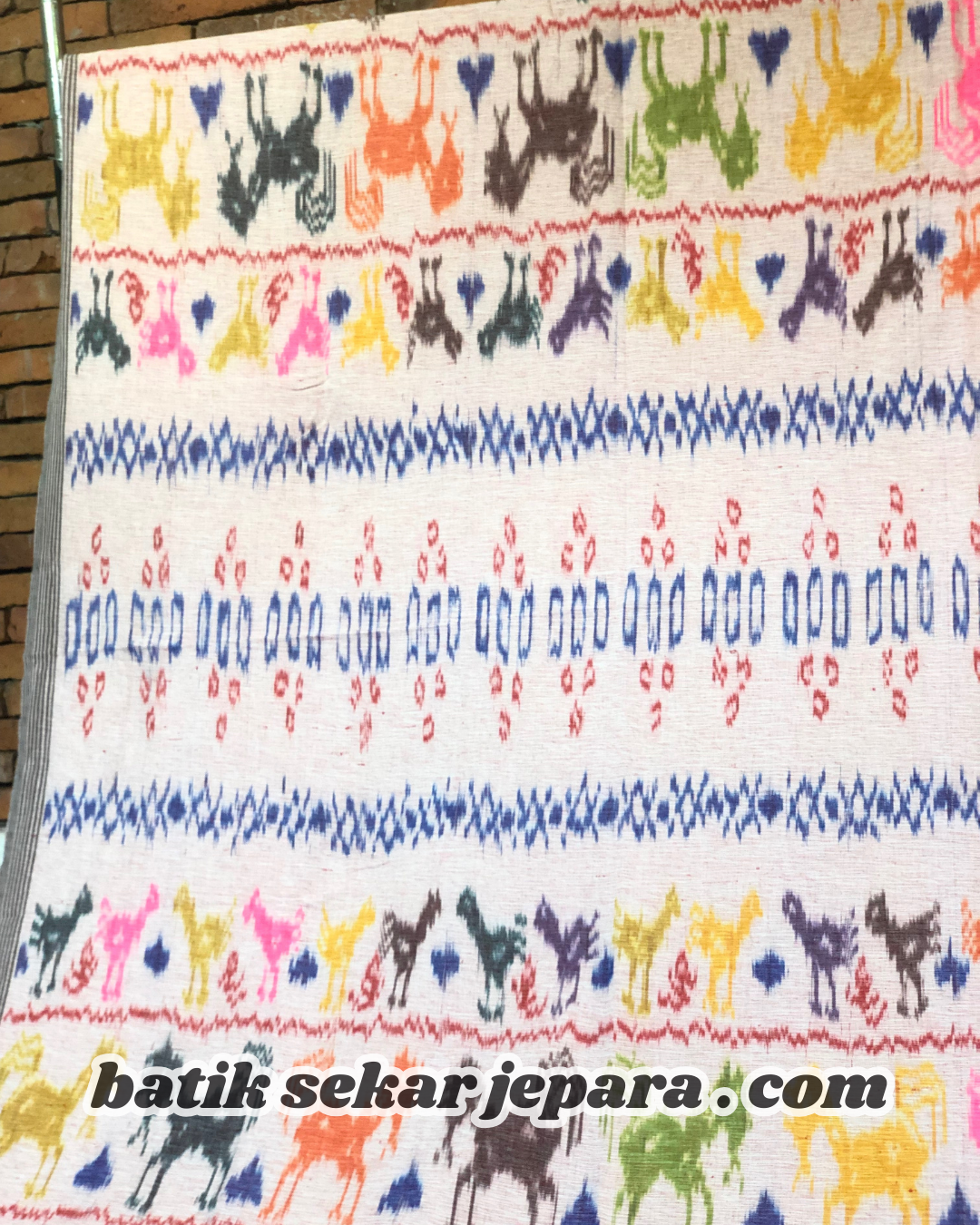 Tenun Motif Hewan Sumbawa - Gambar 2